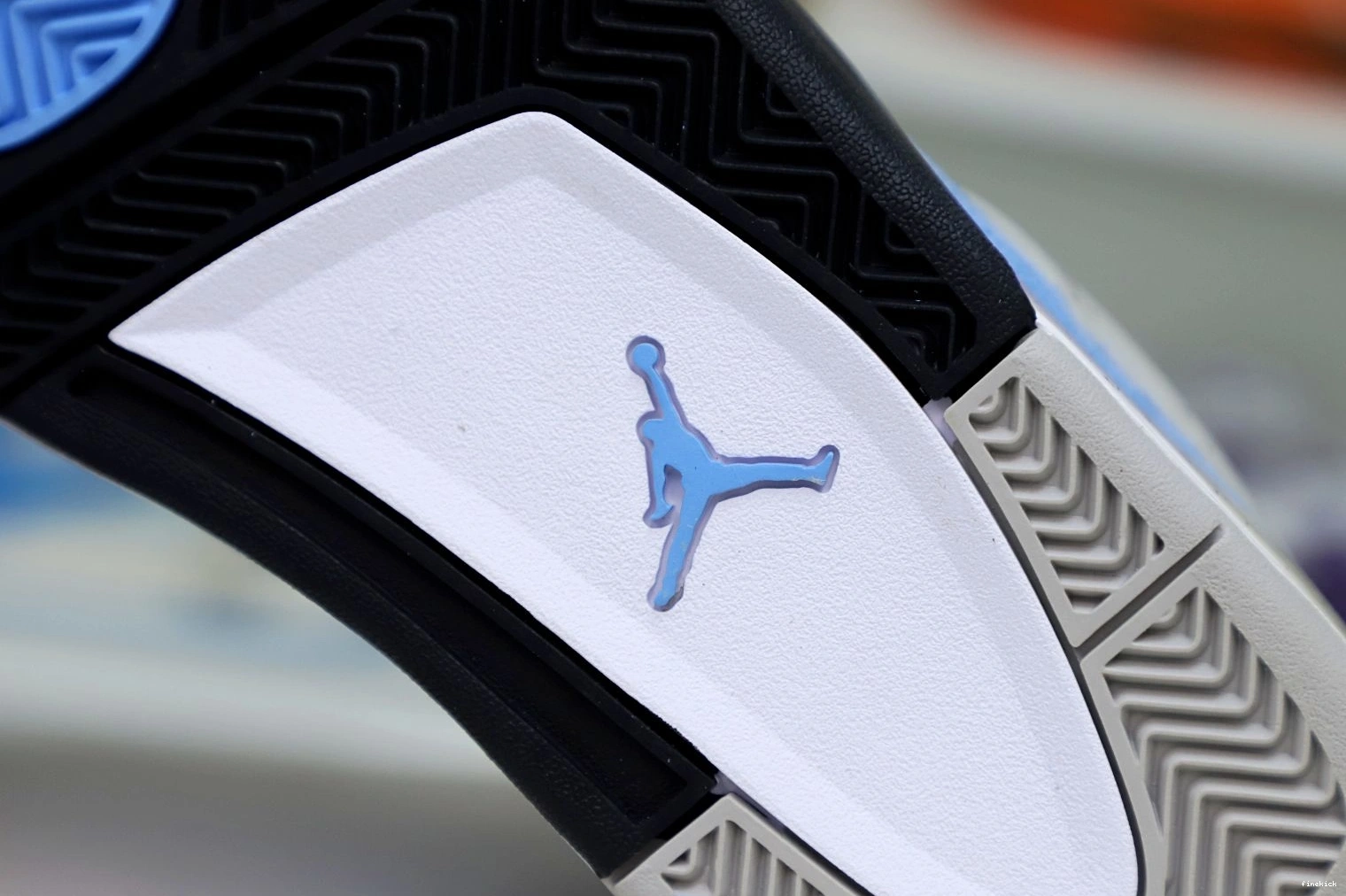 JORDAN 4 UNIVERSITY BLUE AIR 0928